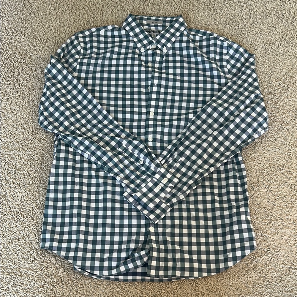 EXPRESS Men’s Green Plaid Button-Up